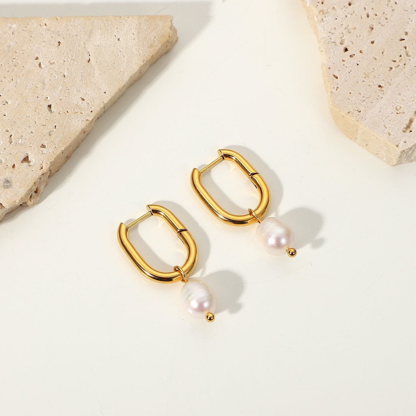 Pearly earrings collection