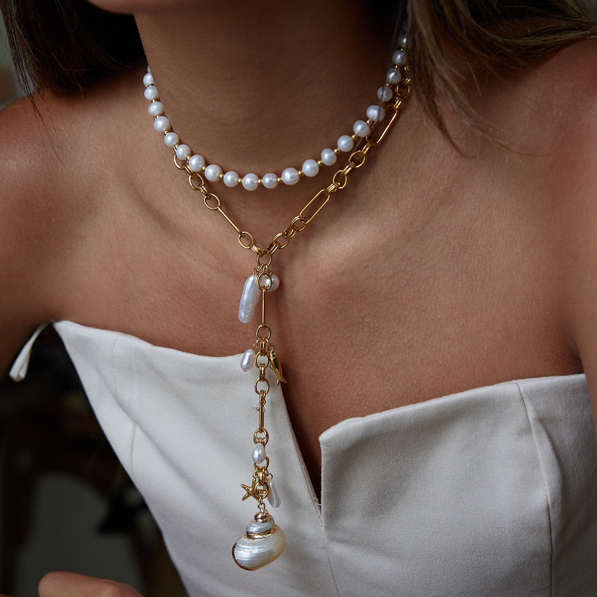 White shell charm necklace