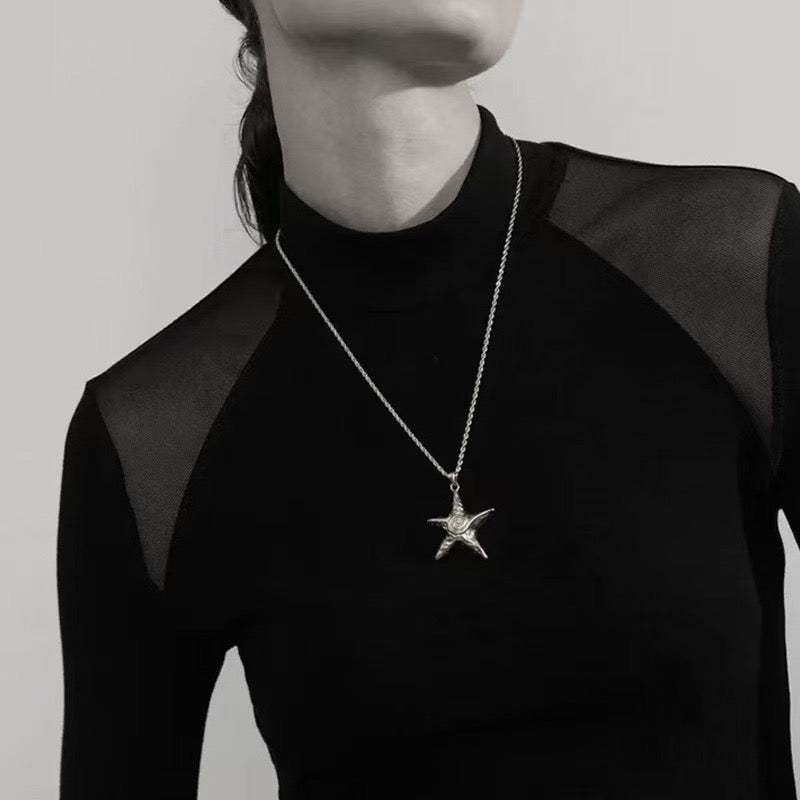 Swirl star necklace