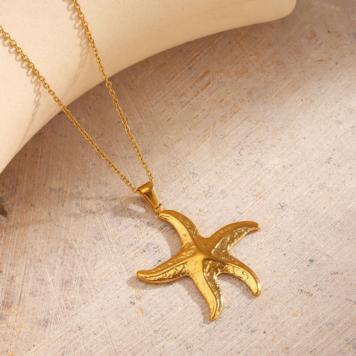 Starfish pendant necklace