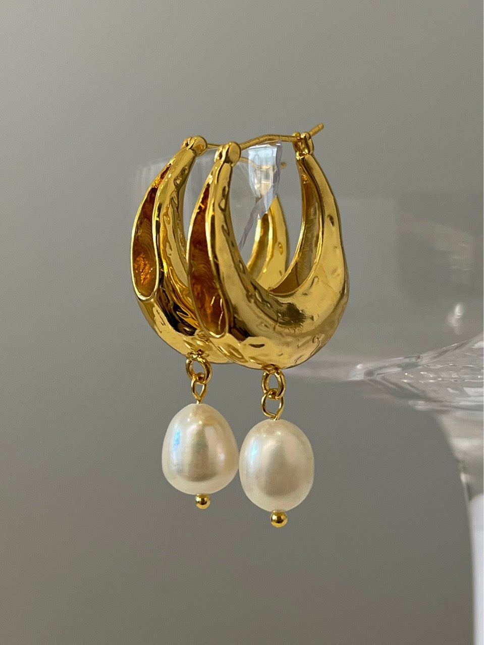 Danna Cute dangled freshwater pearls hoops
