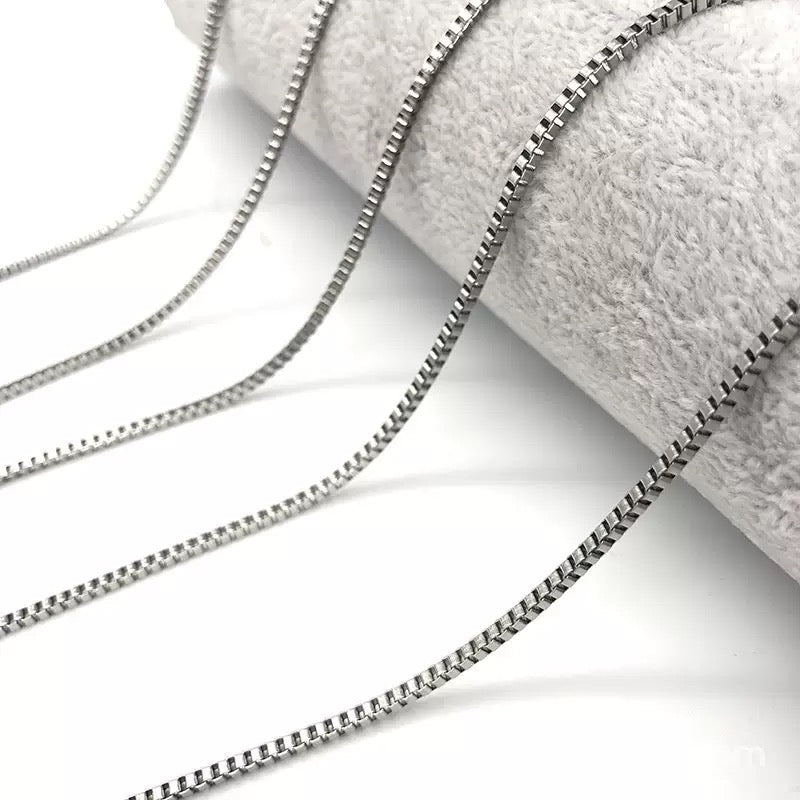 Silver colored chain necklace