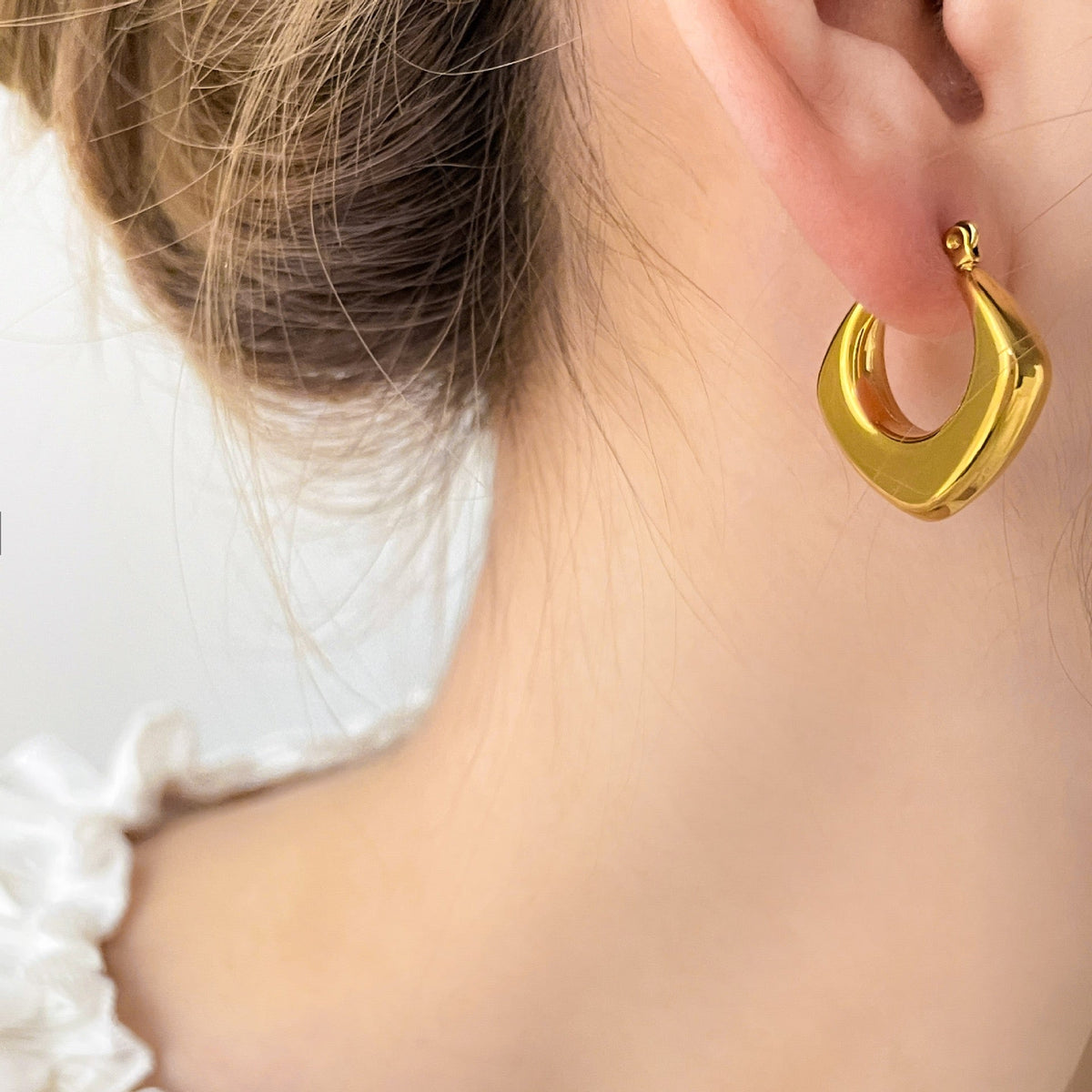 Reminiscence hoops earrings