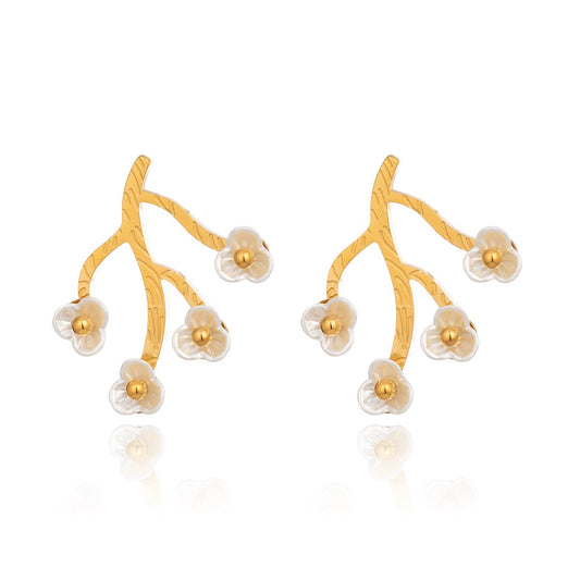 Tizzy pearly flower earrings