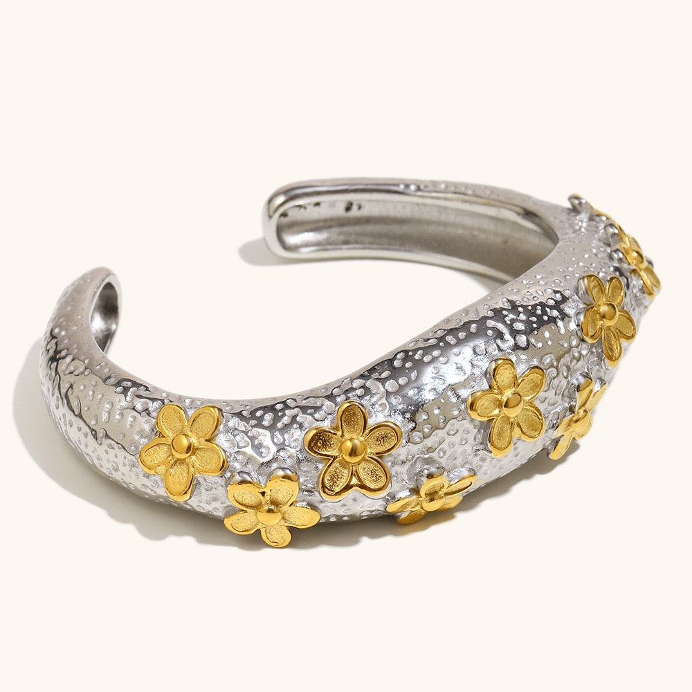 Daliah flower bangle