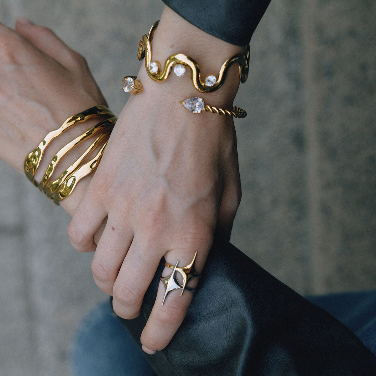 Star wave bangle