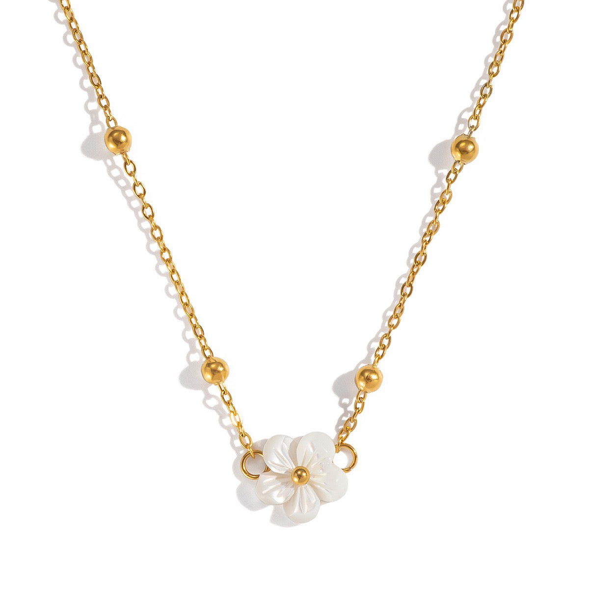 White flower bracelet and necklace set