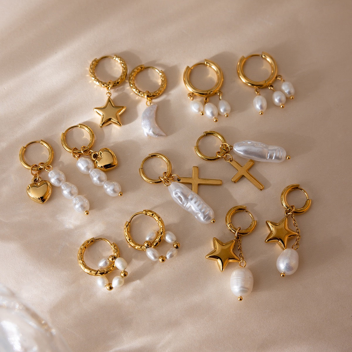 Pearly earrings collection