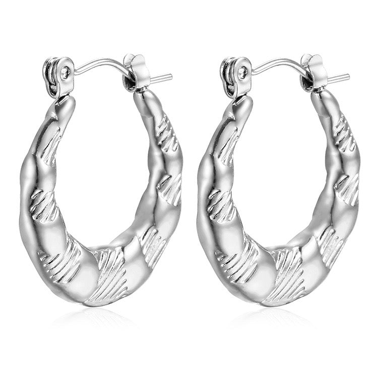 Reminiscence hoops earrings