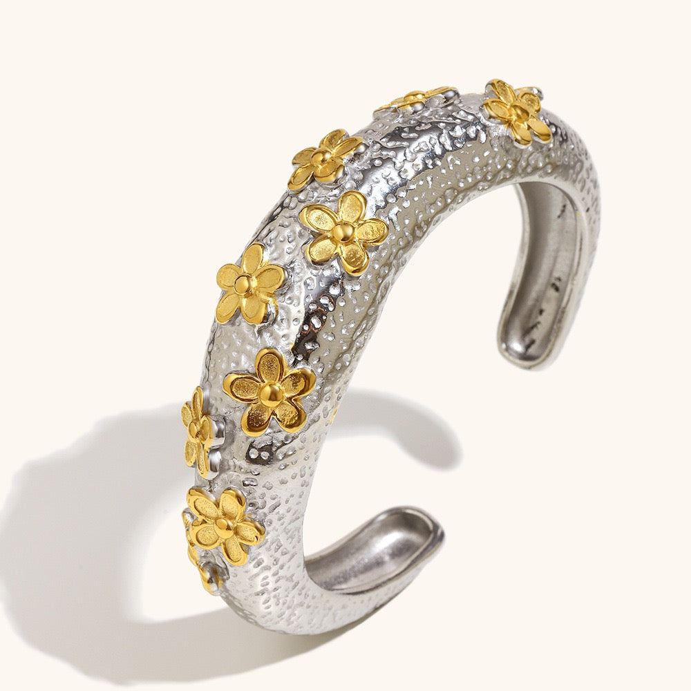 Daliah flower bangle