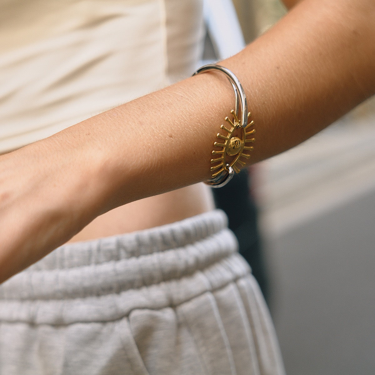 Bright eye two tones bangle