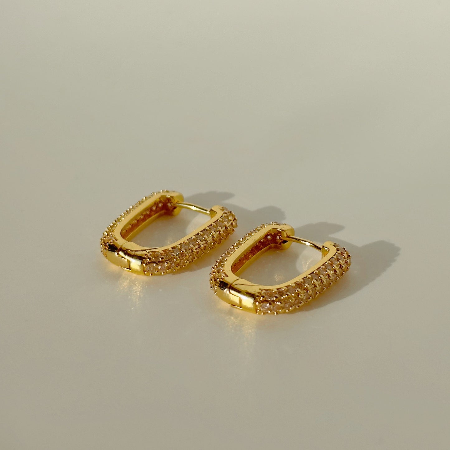 Rock shinning dainty hoops