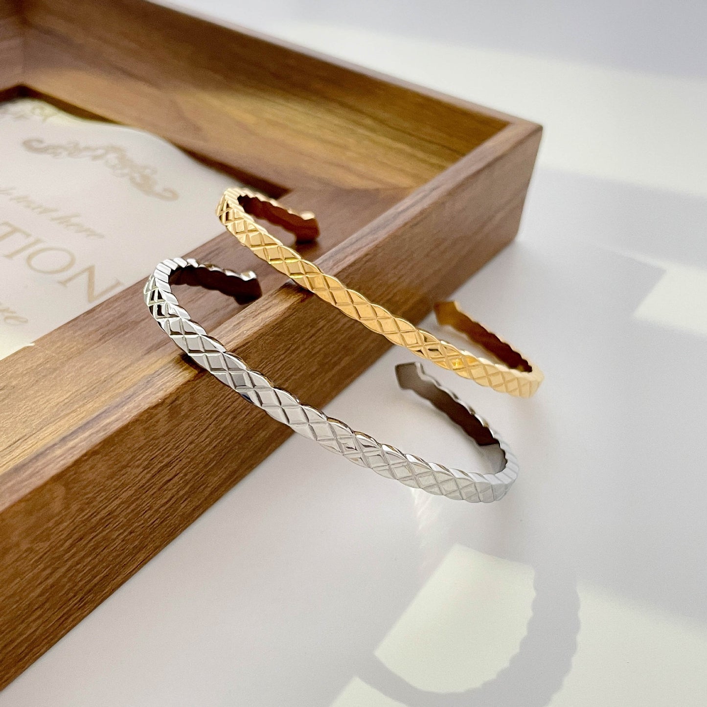 Telly pattern open bangles