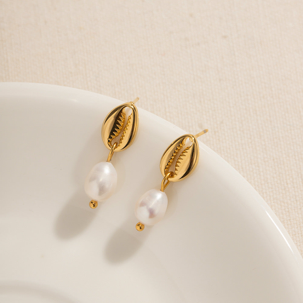 Tony Seashell pearl studs