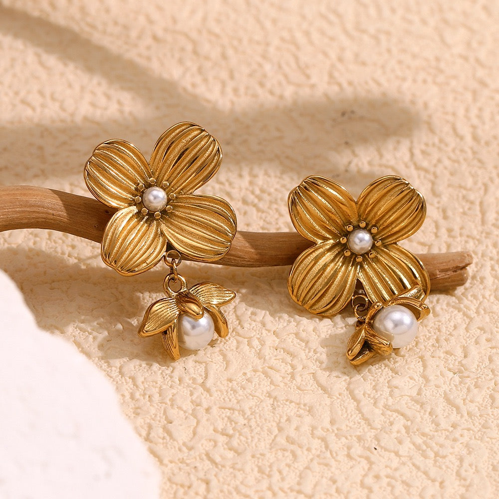 Palatine Clover flower earrings