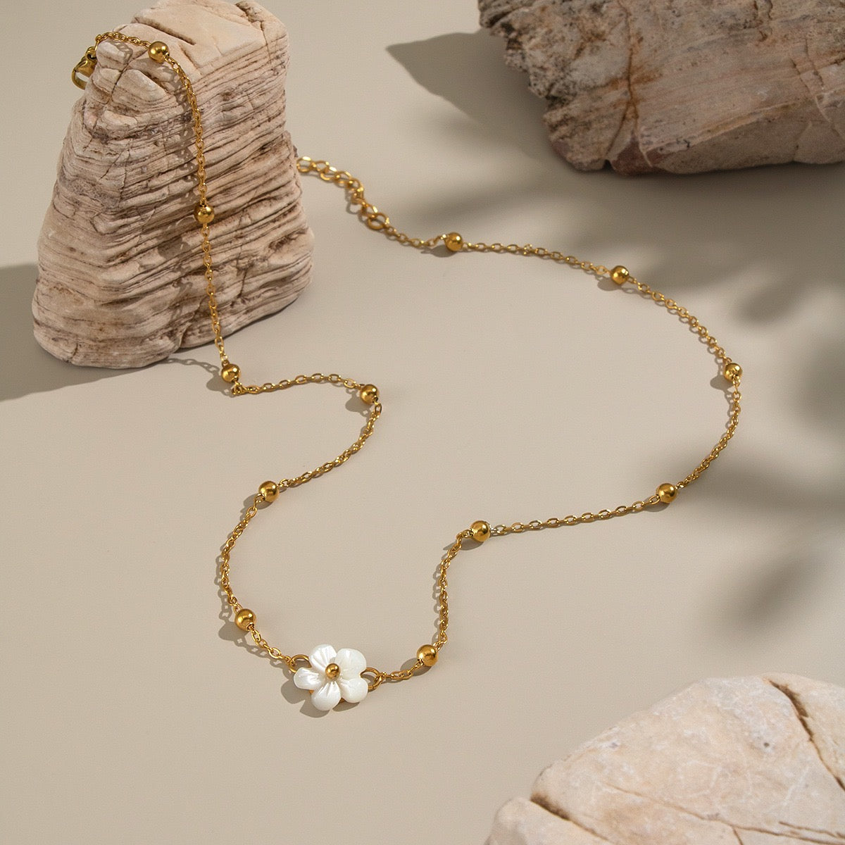 White flower bracelet and necklace set