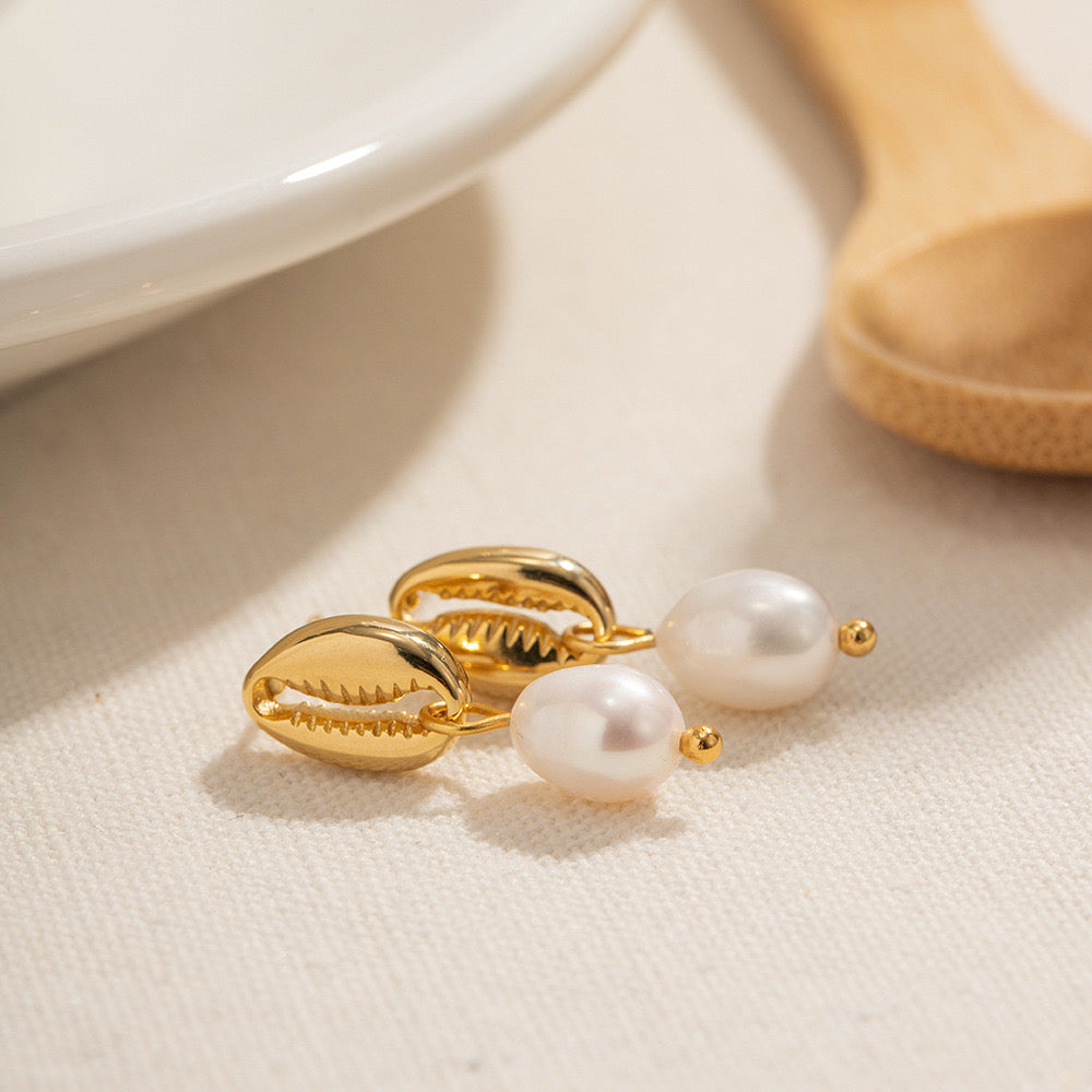 Tony Seashell pearl studs