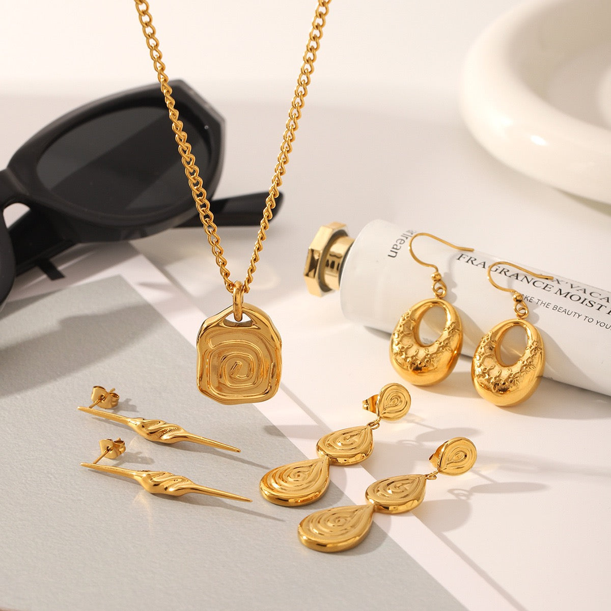 Three swirls earrings necklace collections