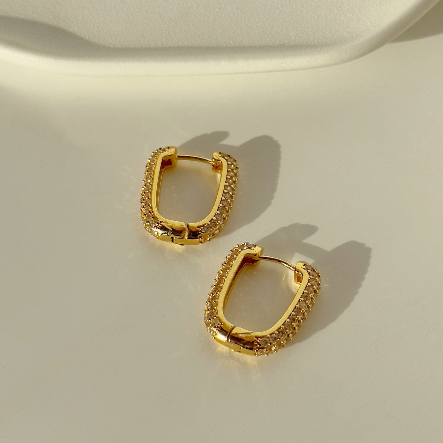 Rock shinning dainty hoops