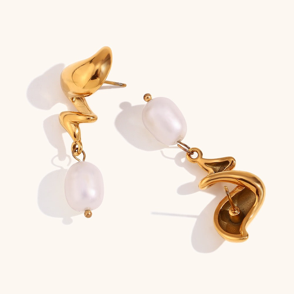 Demi Cloud pearl earrings