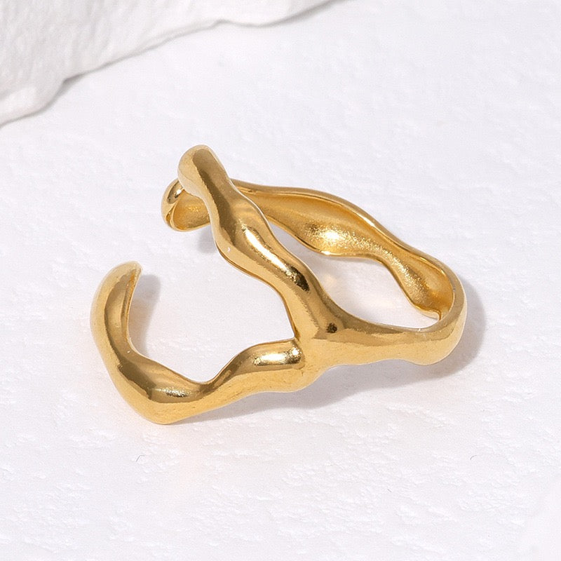 Boorea triangle studs