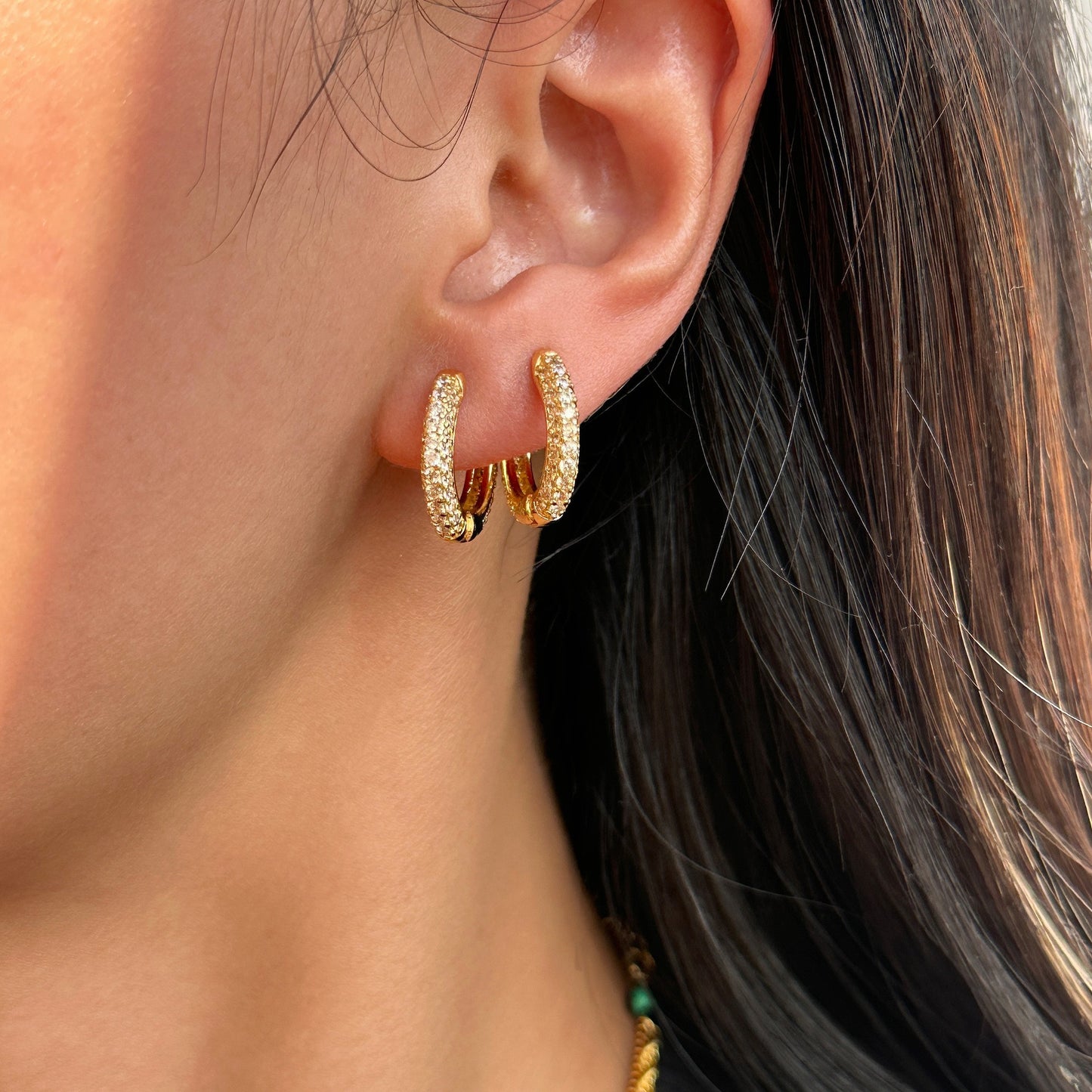 Rock shinning dainty hoops