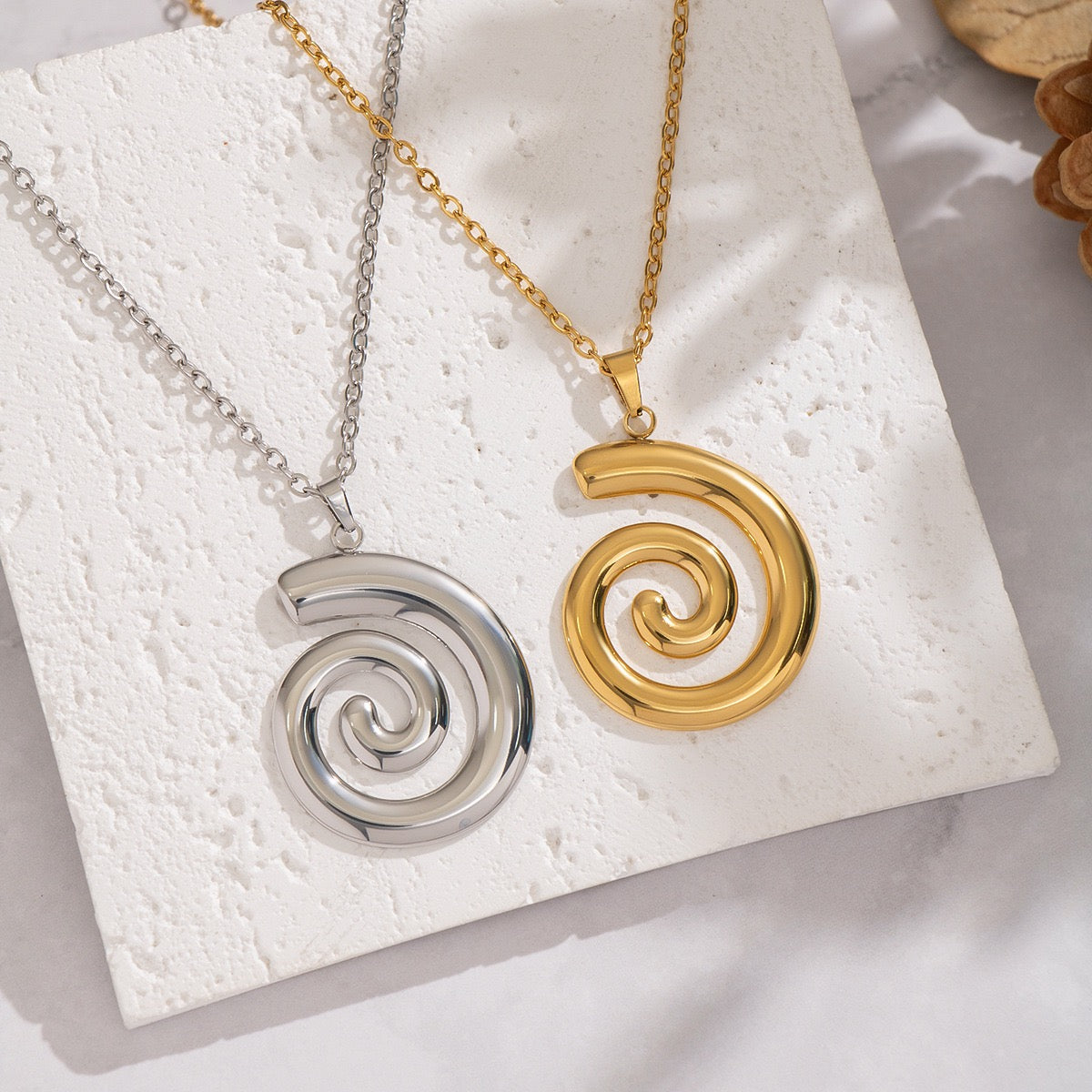 Three swirls earrings necklace collections