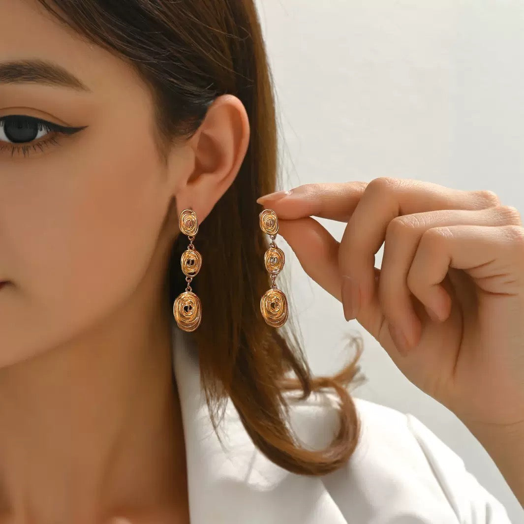 Three swirls earrings