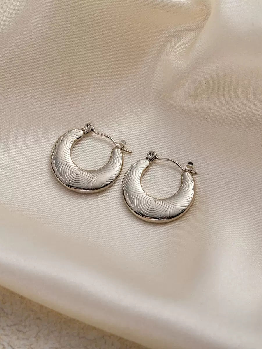 Reminiscence hoops earrings