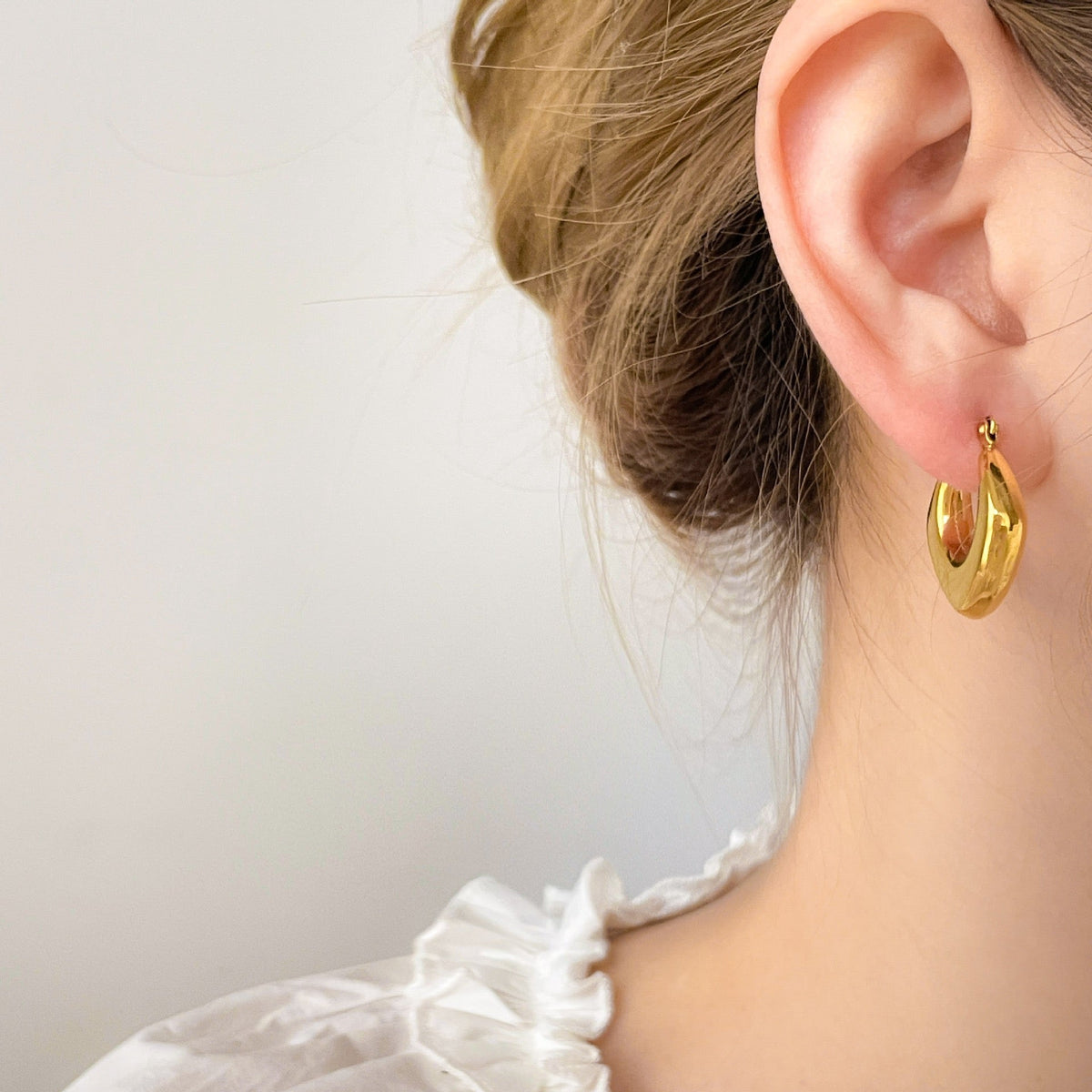 Reminiscence hoops earrings
