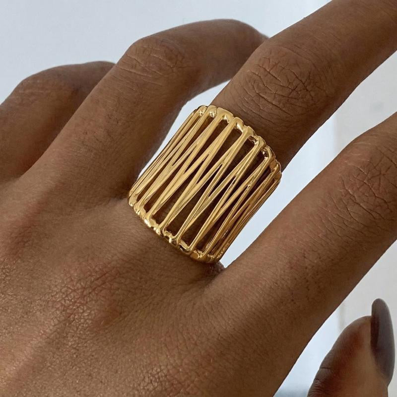The lines statement ring