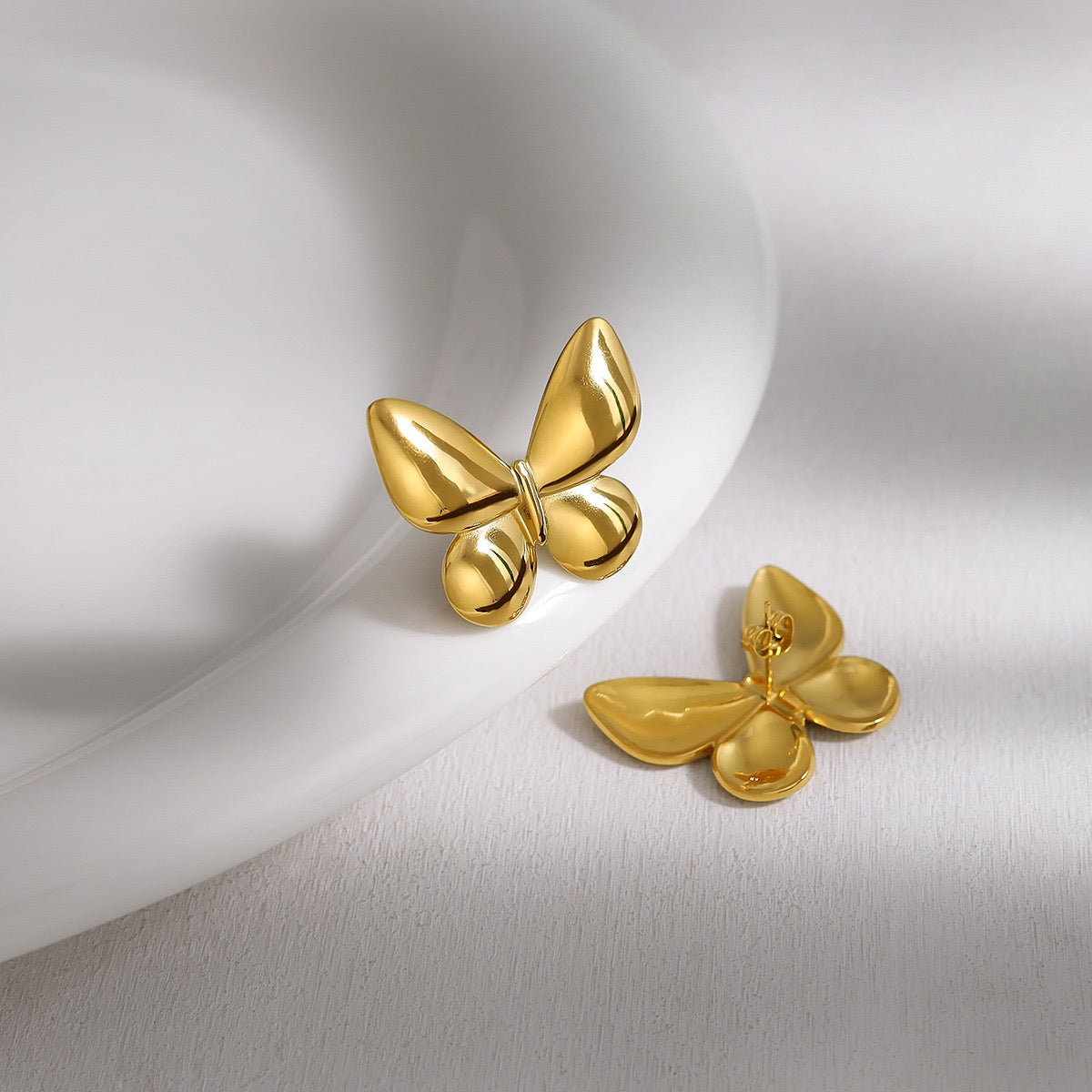 Pearly bows and butterfly earrings