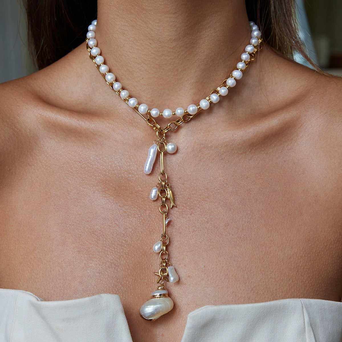 White shell charm necklace