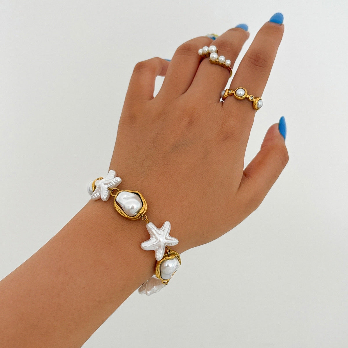 Dangling charm starfish shell pearly necklace