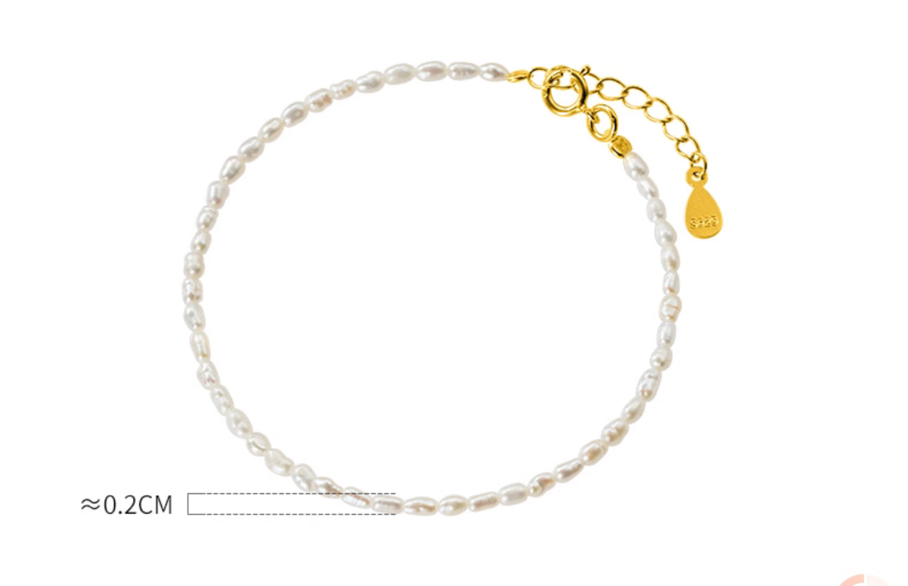 Tiny dainty pearls bracelet