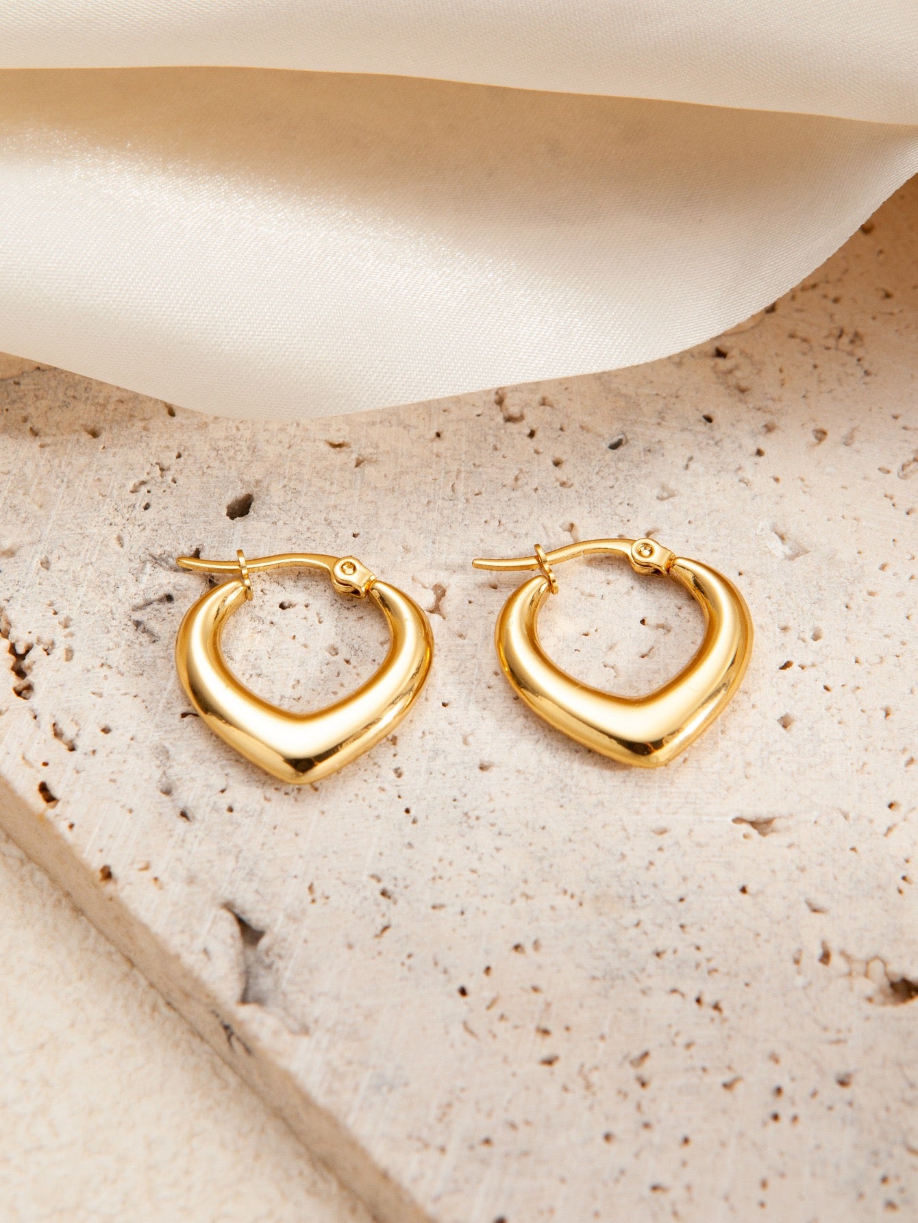 Dainty heart hoops