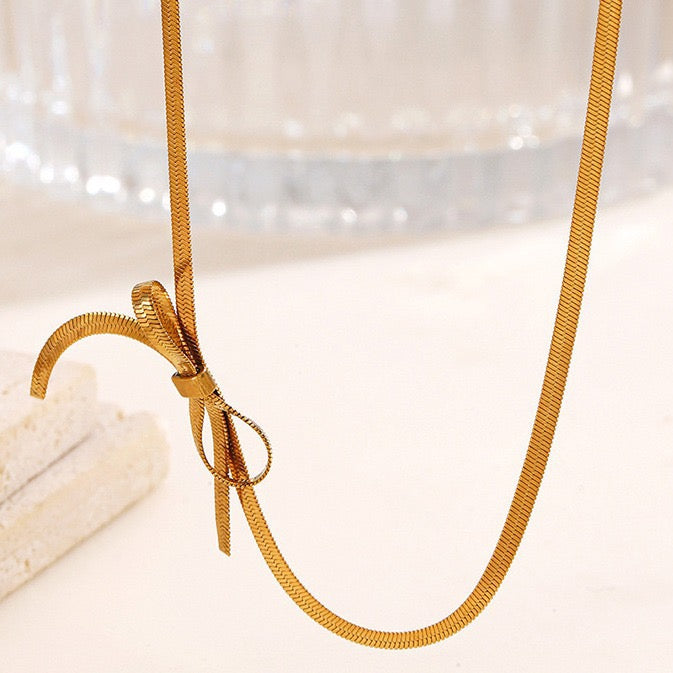 Mini how snake chain necklace