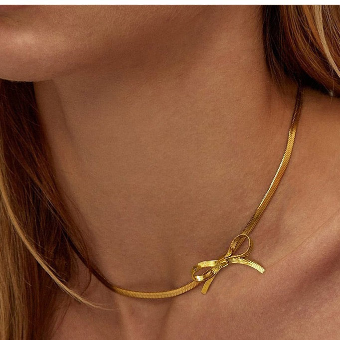 Mini how snake chain necklace