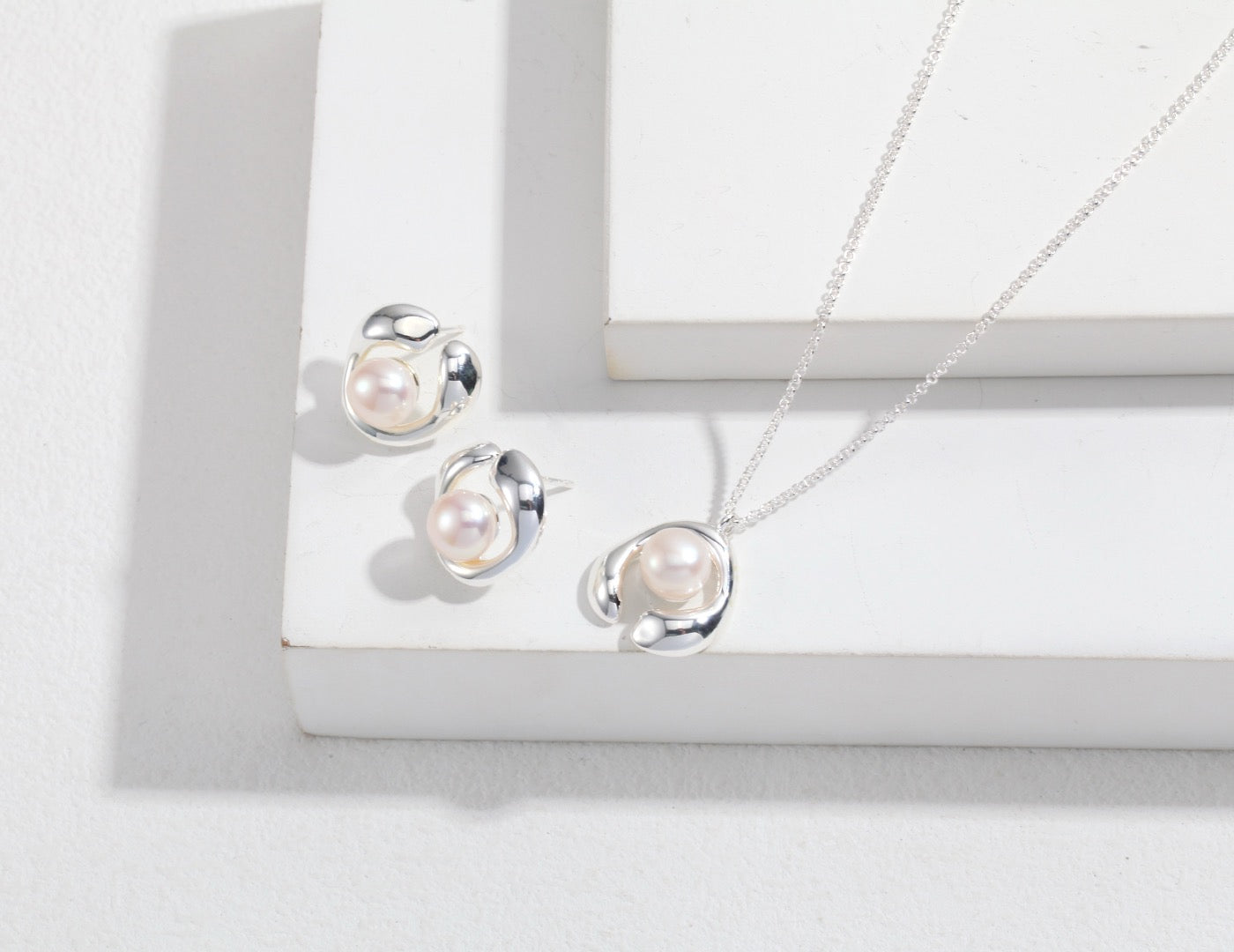 Shanghai Open pearls earrings