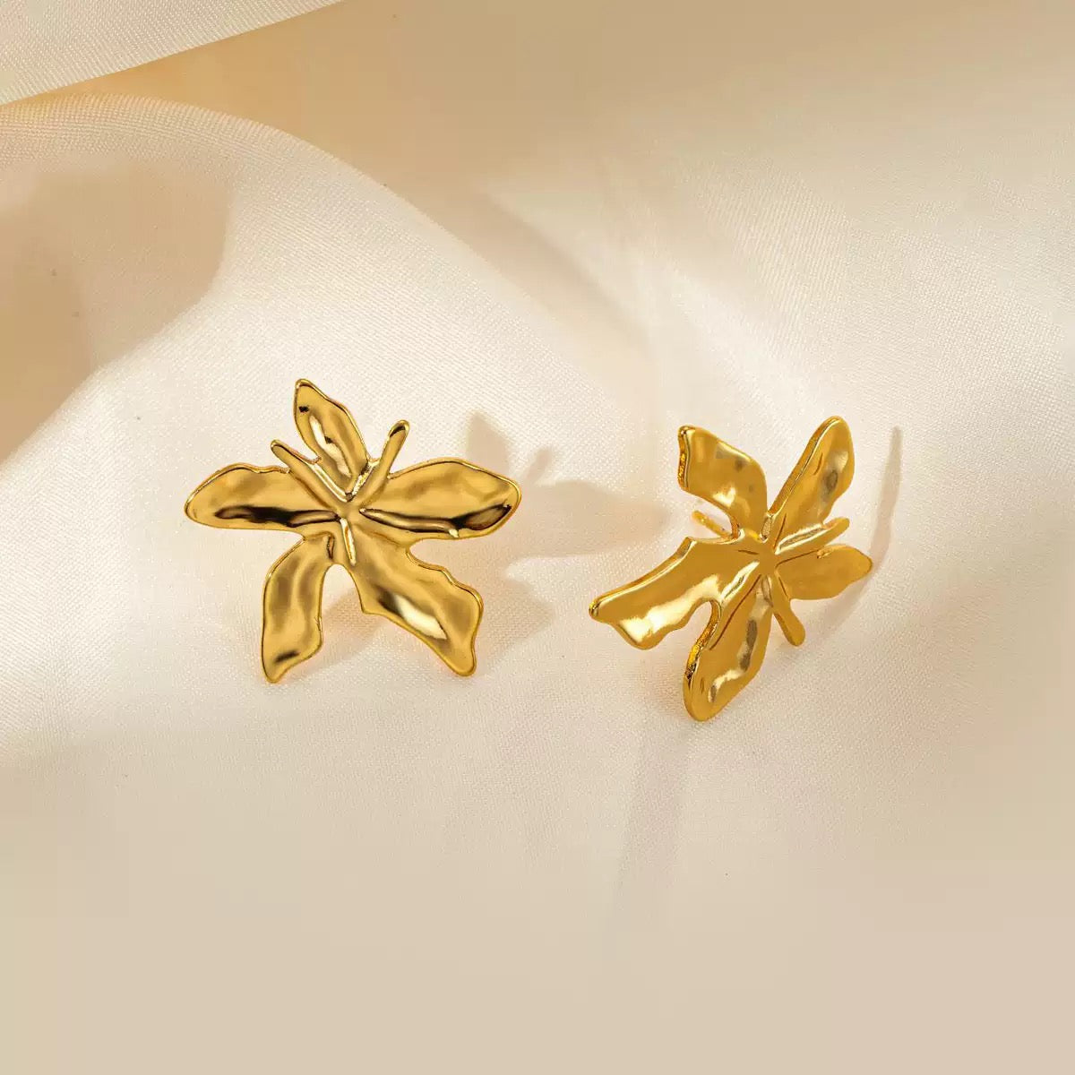 Daphne flower earrings