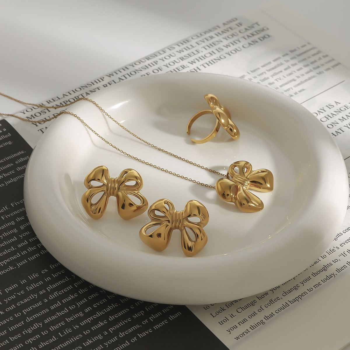 Linsa bow earrings