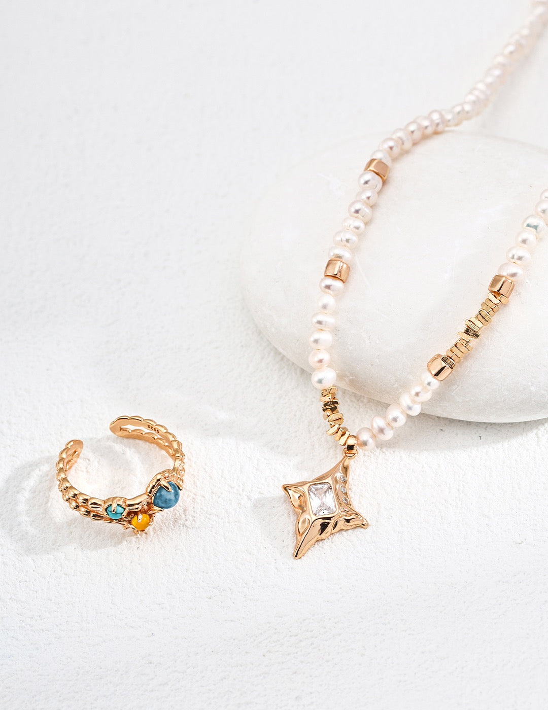 Robbins Star Pearl necklace