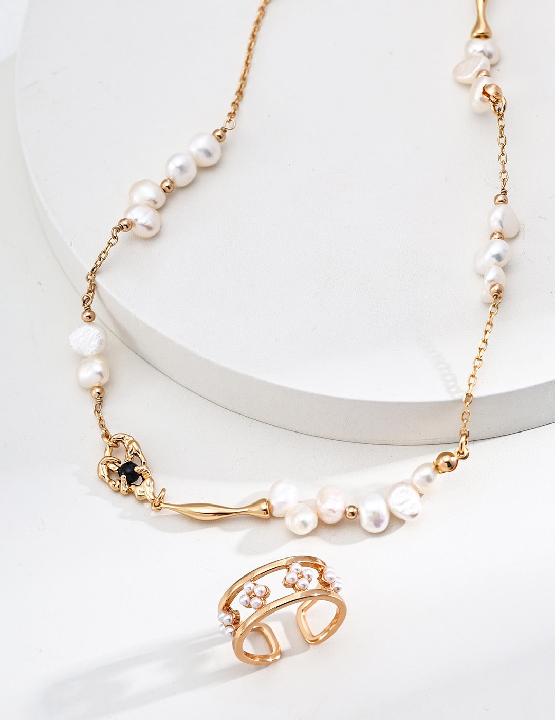 Ivory Black agate pearl necklace