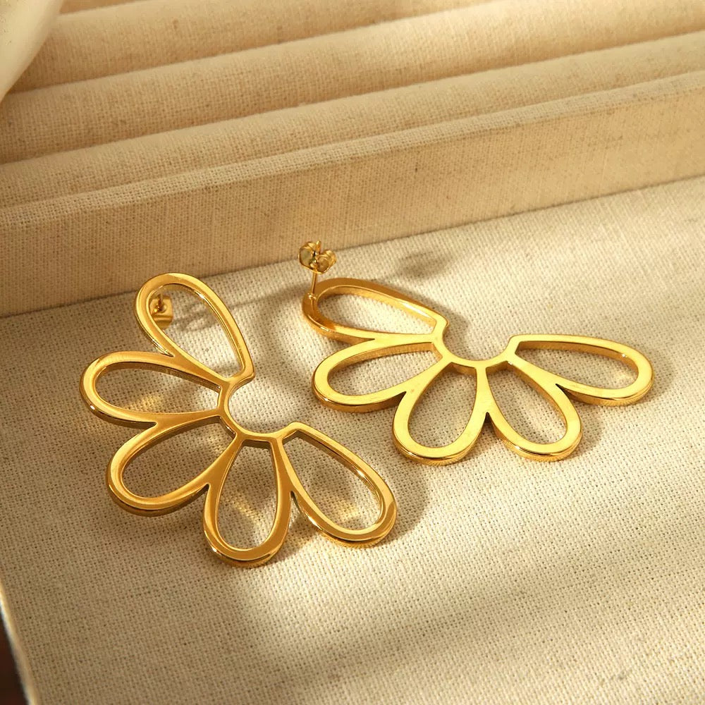 Statement Daisy earrings