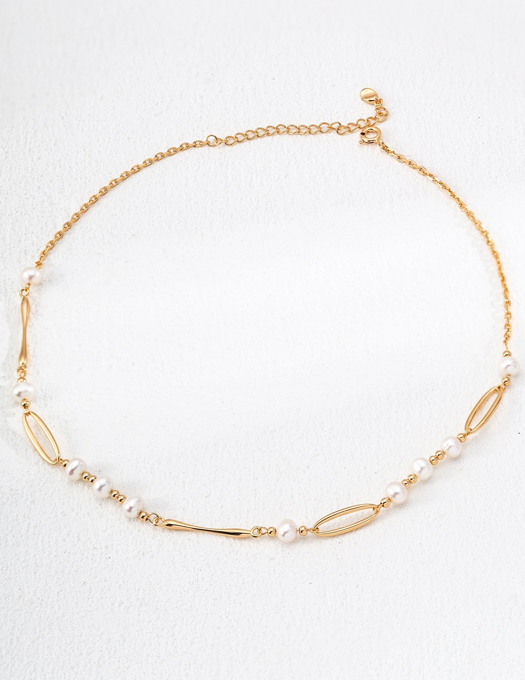 Liuisa Hoop Pearl necklace