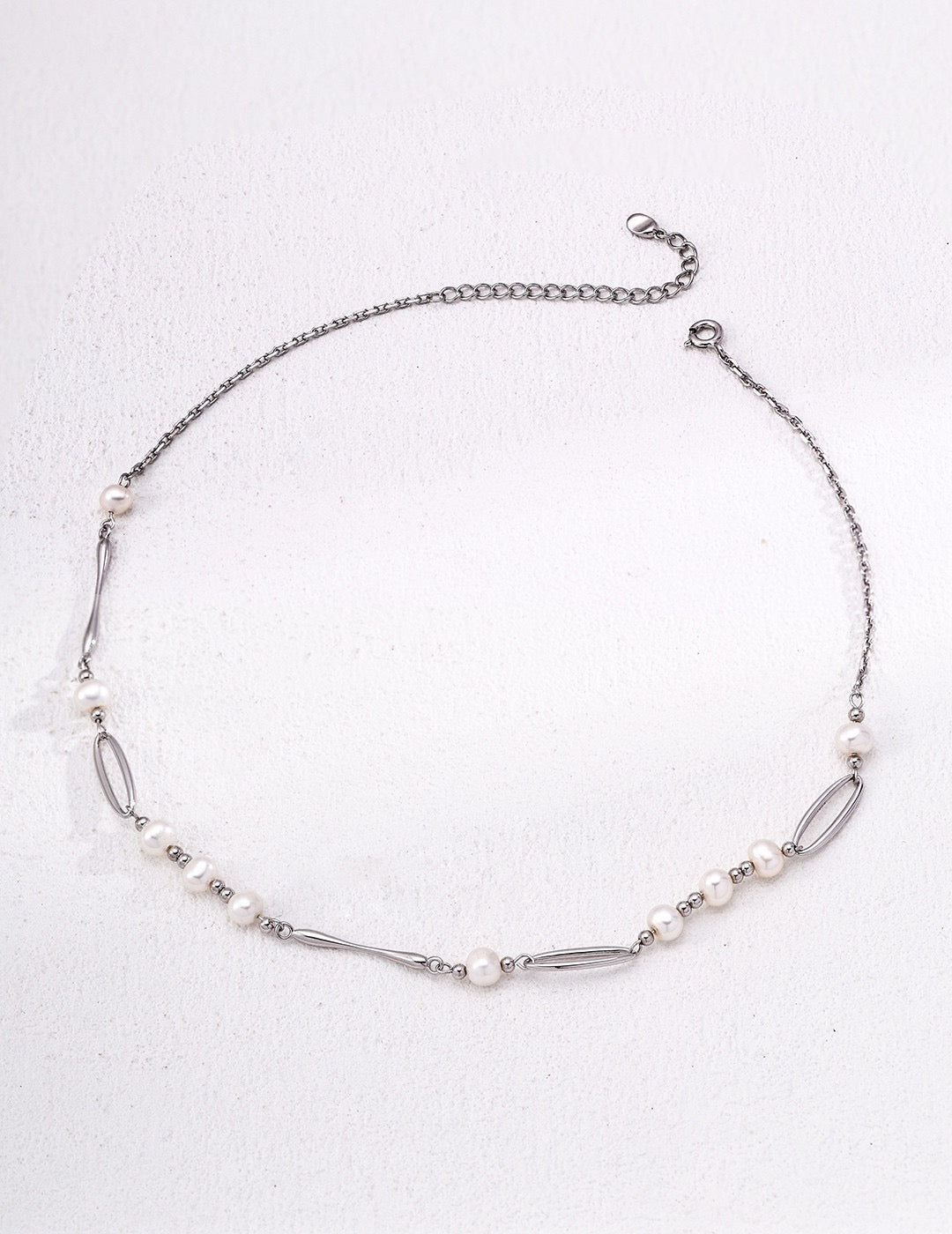 Liuisa Hoop Pearl necklace