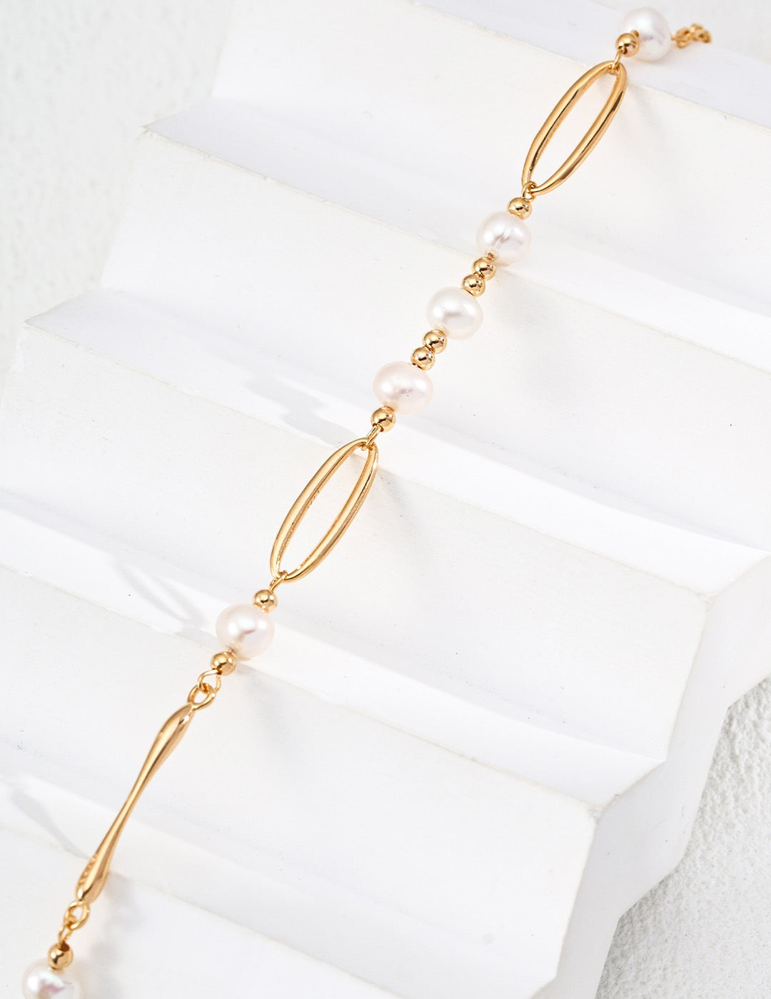 Liuisa Hoop Pearl necklace