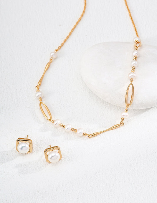 Liuisa Hoop Pearl necklace