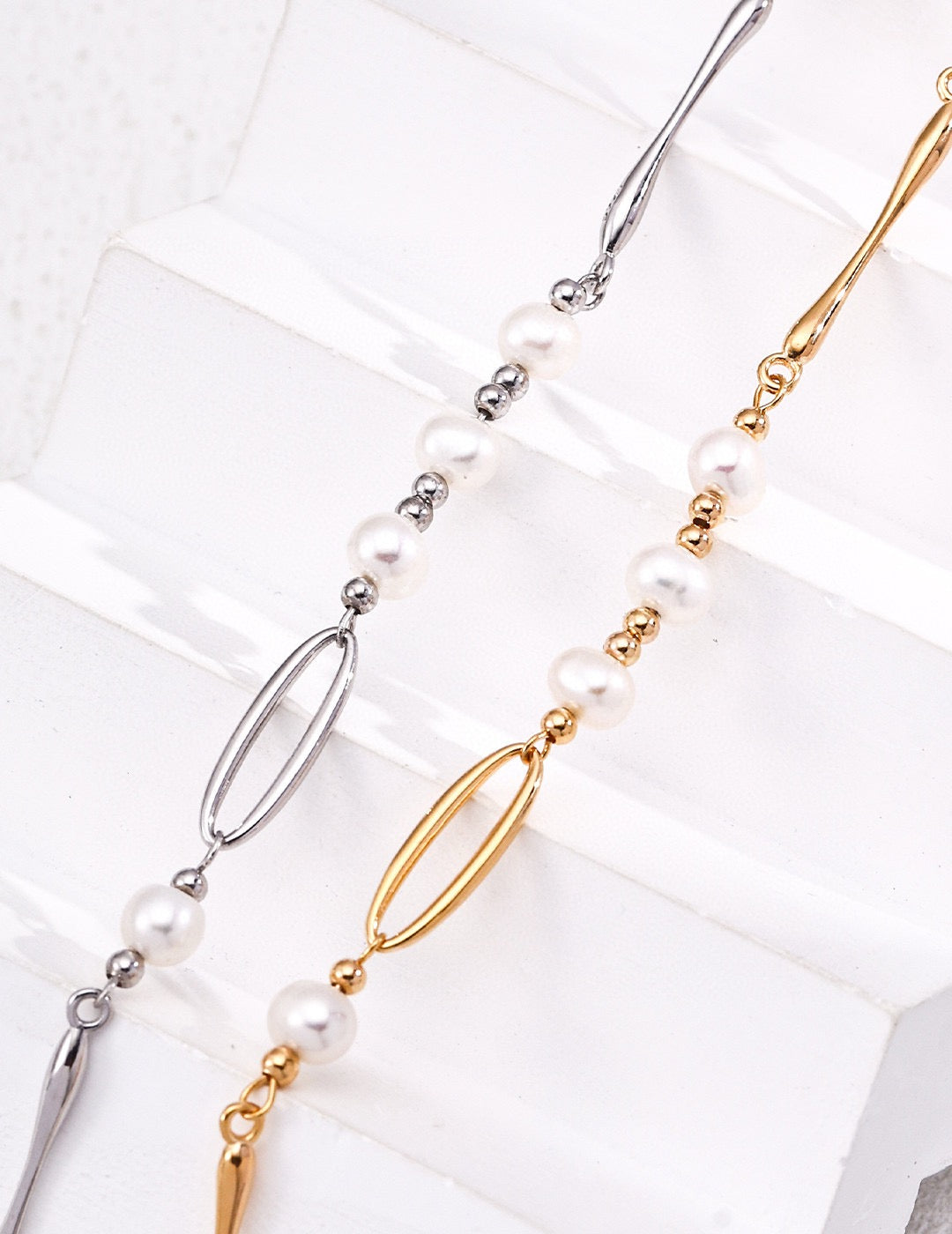 Liuisa Hoop Pearl necklace