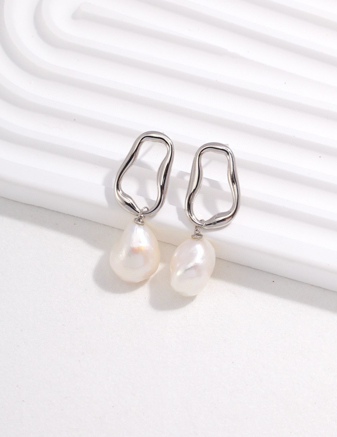Cambodia Hallow Pearl earrings